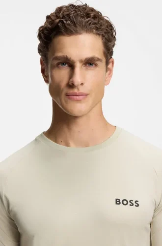 Aktiv, snabbtorkande T-shirt i slim fit med fyrvägsstretch