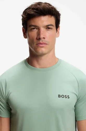 Aktiv, snabbtorkande T-shirt i slim fit med fyrvägsstretch