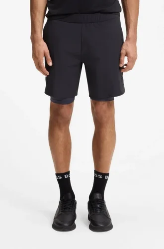 Aktiva, snabbtorkande shorts med lager-på-lager-design