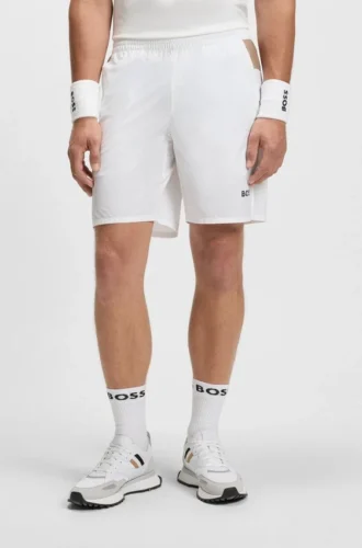 Aktiva tennisshorts med fukttransporterande egenskaper