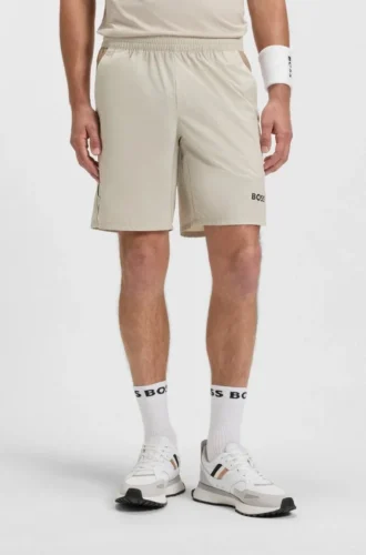 Aktiva tennisshorts med fukttransporterande egenskaper