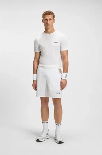 Aktiva tennisshorts med fukttransporterande egenskaper