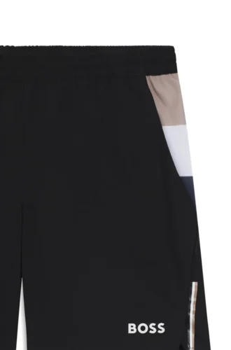 Aktiva tennisshorts med fukttransporterande egenskaper
