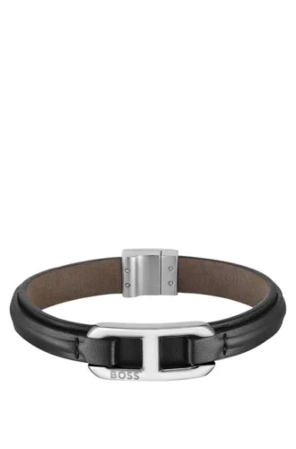Armband i brunt läder med metallkedja med logotyp
