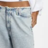 Azurblå jeans med lös passform i styv denim
