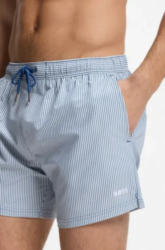 Badshorts med broderad logotyp i randigt seersuckertyg