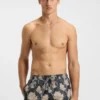 Badshorts med logodetaljer och blommönster