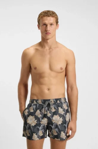 Badshorts med logodetaljer och blommönster