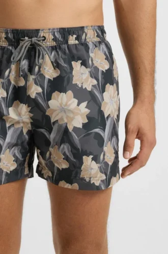 Badshorts med logodetaljer och blommönster