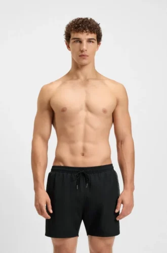 Badshorts med logotyp i folietryck