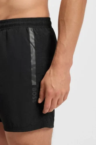 Badshorts med logotyp i folietryck