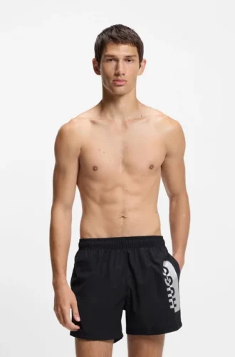 Badshorts med metalliskt delat logo