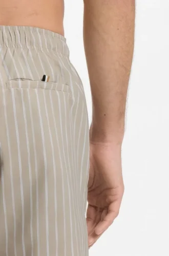 Badshorts med tryck i snabbtorkande tyg