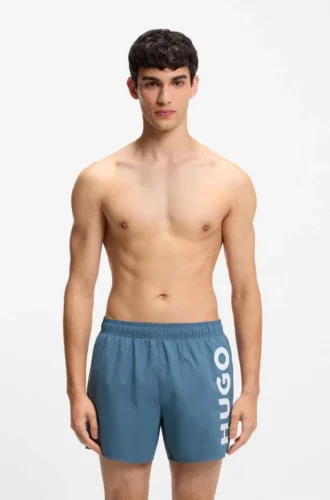 Badshorts med vertikalt logotryck