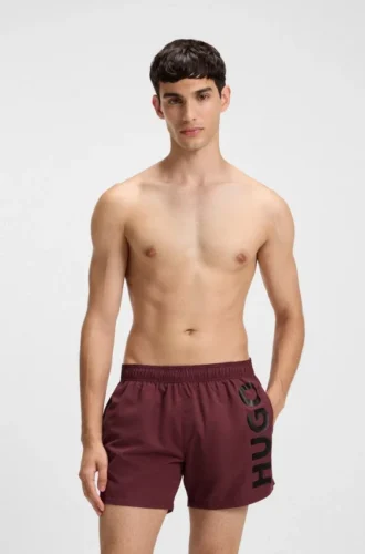Badshorts med vertikalt logotryck