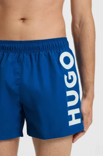Badshorts med vertikalt logotryck