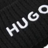 Barnmössa med broderad logotyp