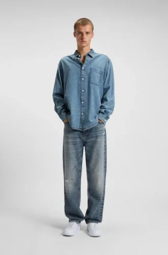 Blå baggy-jeans i slitna denim