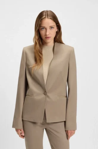 Blazer i normal passform med metallknapp