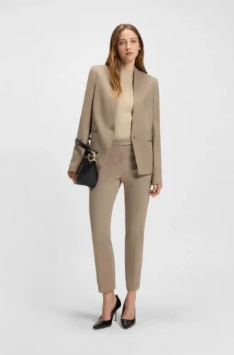 Blazer i normal passform med metallknapp