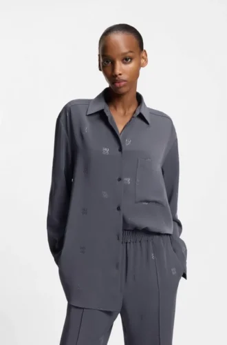 Blusar i oversized-passform med staplade logotyper