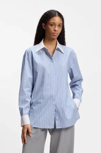 Blusar i oversized-passform med staplade logotyper