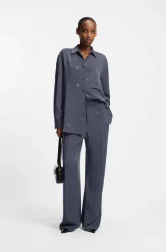 Blusar i oversized-passform med staplade logotyper