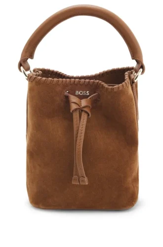 Bucketväska i mocka med whipstitch-sömmar