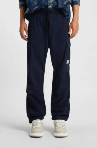 Byxor i avslappnad passform i ripstop med denimlook