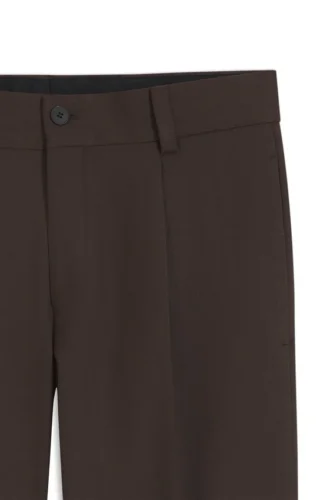Byxor med modern passform i stretchig twill