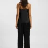 Camisole i satin med spetsdetaljer