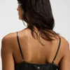 Camisole i satin med spetsdetaljer
