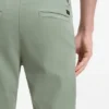 Chinos med avsmalnande passform i strukturerad bomull Chinos med avsmalnande passform i strukturerad bomull