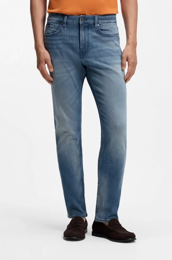 Delaware-jeans i smal passform i blått lättviktigt denim Delaware-jeans i smal passform i blått lättviktigt denim