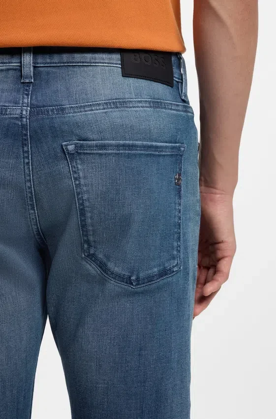 Delaware-jeans i smal passform i blått lättviktigt denim Delaware-jeans i smal passform i blått lättviktigt denim