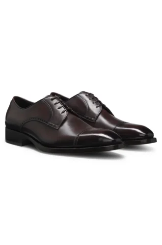 Derbyskor i läder med brogue-detaljer