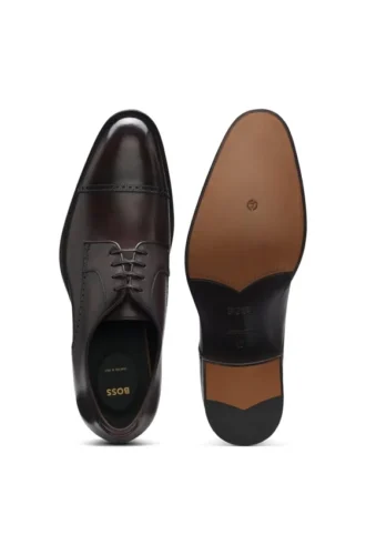 Derbyskor i läder med brogue-detaljer