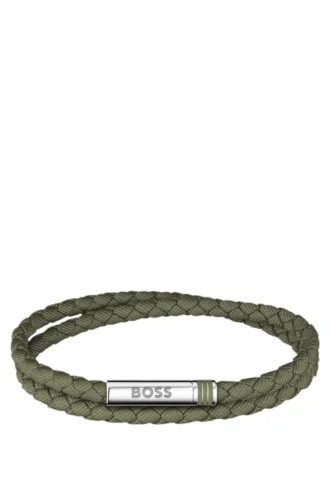 Dubbelflätat grönt armband med logotyp på låset