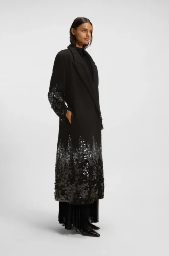 Formell kappa med paljettdetaljer