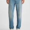 Grönaktiga jeans med avsmalnande passform i stretchdenim Grönaktiga jeans med avsmalnande passform i stretchdenim