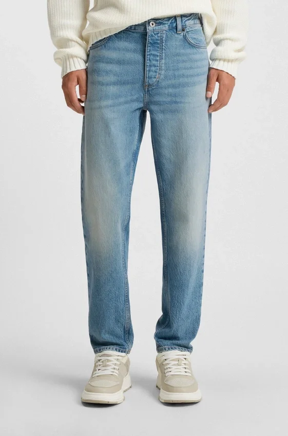 Grönaktiga jeans med avsmalnande passform i stretchdenim Grönaktiga jeans med avsmalnande passform i stretchdenim