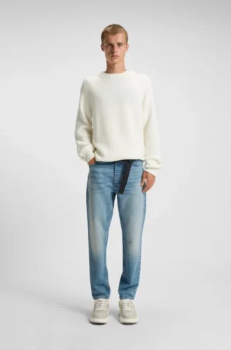 Grönaktiga jeans med avsmalnande passform i stretchdenim