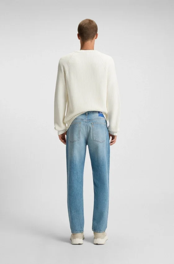 Grönaktiga jeans med avsmalnande passform i stretchdenim Grönaktiga jeans med avsmalnande passform i stretchdenim