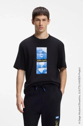 HUGO x Jujutsu Kaisen T-shirt med karaktärstryck