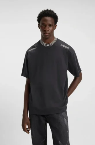 HUGO x RB bomullst-shirt med logotyper och kontrastkant