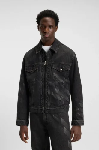 HUGO x RB-jacka i svart denim med lasergraverat mönster