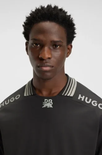 HUGO x RB-polotröja med logotyper och kontrastkant