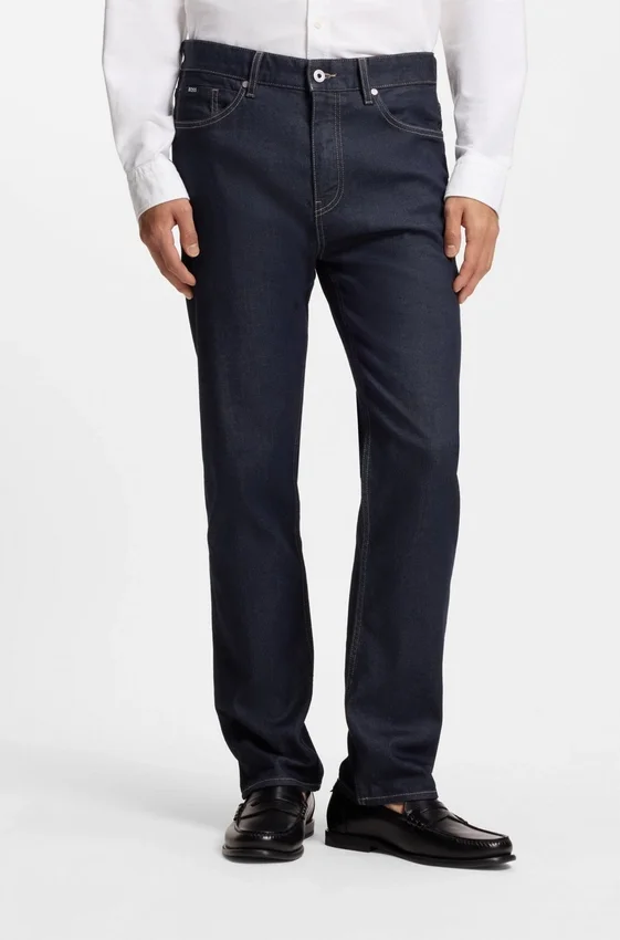 Indigo-färgade jeans med rak passform i stretchdenim Indigo-färgade jeans med rak passform i stretchdenim