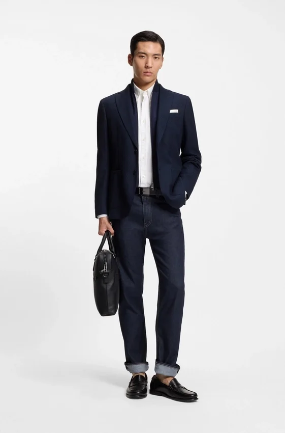 Indigo-färgade jeans med rak passform i stretchdenim Indigo-färgade jeans med rak passform i stretchdenim