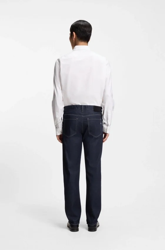 Indigo-färgade jeans med rak passform i stretchdenim Indigo-färgade jeans med rak passform i stretchdenim